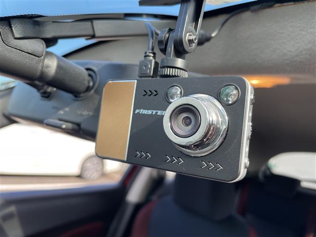 ジューク １５ＲＳ　タイプＶ　禁煙車　純正７インチナビ　フルセグ　Ｂｌｕｅｔｏｏｔｈ　ＤＶＤ再生　前方ドラレコ　バックカメラ　ＥＴＣ　ＡＵＴＯライト　革巻きステアリング　プッシュスタート／スマートキー　純正スチールホイール積込（9枚目）