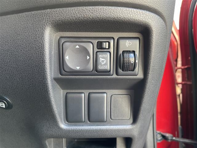 ジューク １５ＲＳ　タイプＶ　禁煙車　純正７インチナビ　フルセグ　Ｂｌｕｅｔｏｏｔｈ　ＤＶＤ再生　前方ドラレコ　バックカメラ　ＥＴＣ　ＡＵＴＯライト　革巻きステアリング　プッシュスタート／スマートキー　純正スチールホイール積込（15枚目）