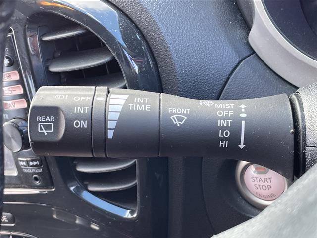 ジューク １５ＲＳ　タイプＶ　禁煙車　純正７インチナビ　フルセグ　Ｂｌｕｅｔｏｏｔｈ　ＤＶＤ再生　前方ドラレコ　バックカメラ　ＥＴＣ　ＡＵＴＯライト　革巻きステアリング　プッシュスタート／スマートキー　純正スチールホイール積込（16枚目）