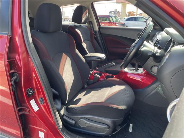 ジューク １５ＲＳ　タイプＶ　禁煙車　純正７インチナビ　フルセグ　Ｂｌｕｅｔｏｏｔｈ　ＤＶＤ再生　前方ドラレコ　バックカメラ　ＥＴＣ　ＡＵＴＯライト　革巻きステアリング　プッシュスタート／スマートキー　純正スチールホイール積込（18枚目）