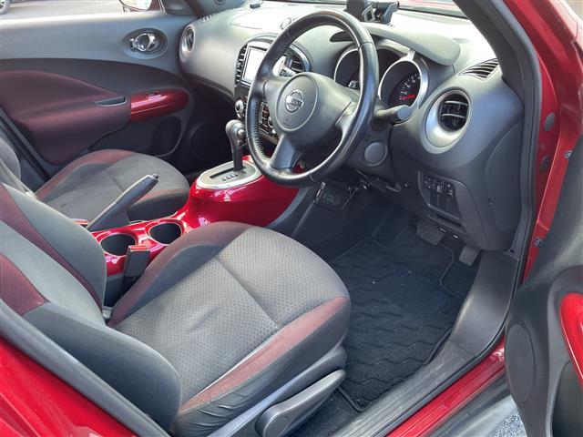 ジューク １５ＲＳ　タイプＶ　禁煙車　純正７インチナビ　フルセグ　Ｂｌｕｅｔｏｏｔｈ　ＤＶＤ再生　前方ドラレコ　バックカメラ　ＥＴＣ　ＡＵＴＯライト　革巻きステアリング　プッシュスタート／スマートキー　純正スチールホイール積込（19枚目）