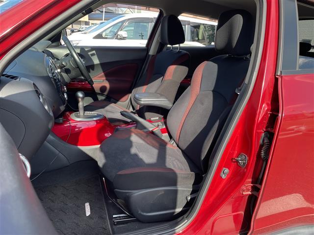 ジューク １５ＲＳ　タイプＶ　禁煙車　純正７インチナビ　フルセグ　Ｂｌｕｅｔｏｏｔｈ　ＤＶＤ再生　前方ドラレコ　バックカメラ　ＥＴＣ　ＡＵＴＯライト　革巻きステアリング　プッシュスタート／スマートキー　純正スチールホイール積込（20枚目）