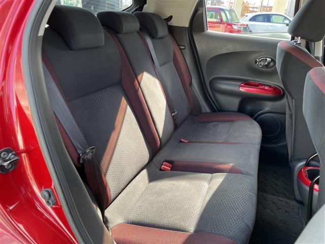 ジューク １５ＲＳ　タイプＶ　禁煙車　純正７インチナビ　フルセグ　Ｂｌｕｅｔｏｏｔｈ　ＤＶＤ再生　前方ドラレコ　バックカメラ　ＥＴＣ　ＡＵＴＯライト　革巻きステアリング　プッシュスタート／スマートキー　純正スチールホイール積込（21枚目）