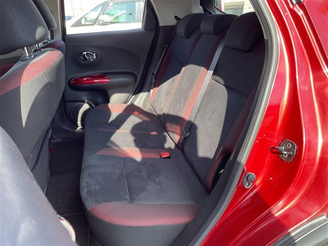 ジューク １５ＲＳ　タイプＶ　禁煙車　純正７インチナビ　フルセグ　Ｂｌｕｅｔｏｏｔｈ　ＤＶＤ再生　前方ドラレコ　バックカメラ　ＥＴＣ　ＡＵＴＯライト　革巻きステアリング　プッシュスタート／スマートキー　純正スチールホイール積込（22枚目）