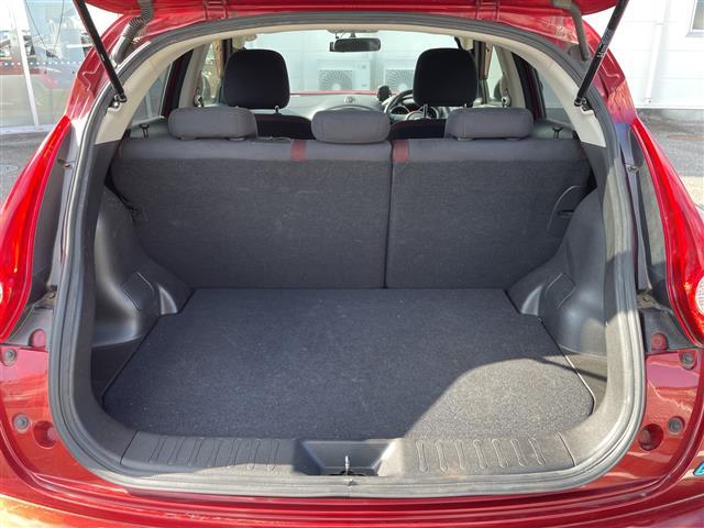 ジューク １５ＲＳ　タイプＶ　禁煙車　純正７インチナビ　フルセグ　Ｂｌｕｅｔｏｏｔｈ　ＤＶＤ再生　前方ドラレコ　バックカメラ　ＥＴＣ　ＡＵＴＯライト　革巻きステアリング　プッシュスタート／スマートキー　純正スチールホイール積込（23枚目）