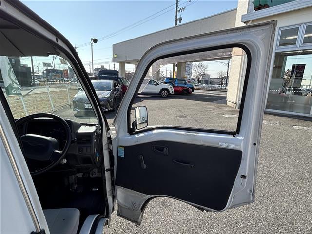 サンバートラック ＴＢ　ワンオーナー　禁煙車　ＭＴ車　４ＷＤ　純正オーディオ　エアコン　パワーステアリング　純正フロアマット　ヘッドライトレベライザー　取扱説明書　保証書（15枚目）