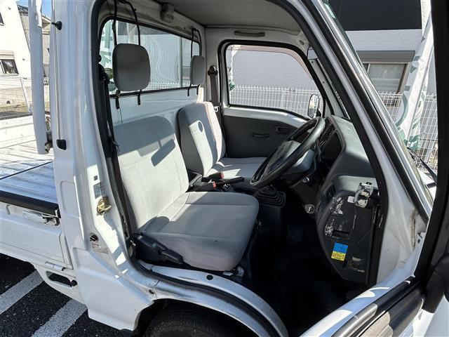 サンバートラック ＴＢ　ワンオーナー　禁煙車　ＭＴ車　４ＷＤ　純正オーディオ　エアコン　パワーステアリング　純正フロアマット　ヘッドライトレベライザー　取扱説明書　保証書（17枚目）