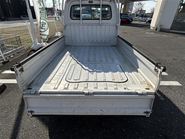 サンバートラック ＴＢ　ワンオーナー　禁煙車　ＭＴ車　４ＷＤ　純正オーディオ　エアコン　パワーステアリング　純正フロアマット　ヘッドライトレベライザー　取扱説明書　保証書（30枚目）