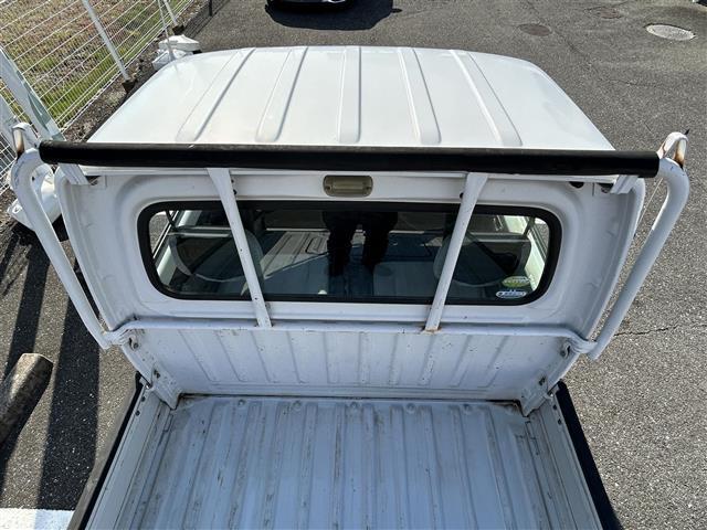 サンバートラック ＴＢ　ワンオーナー　禁煙車　ＭＴ車　４ＷＤ　純正オーディオ　エアコン　パワーステアリング　純正フロアマット　ヘッドライトレベライザー　取扱説明書　保証書（31枚目）