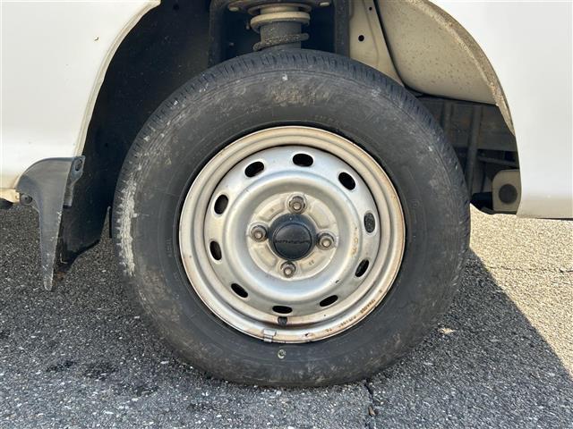 サンバートラック ＴＢ　ワンオーナー　禁煙車　ＭＴ車　４ＷＤ　純正オーディオ　エアコン　パワーステアリング　純正フロアマット　ヘッドライトレベライザー　取扱説明書　保証書（39枚目）