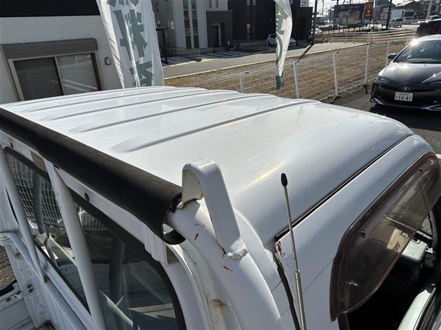 サンバートラック ＴＢ　ワンオーナー　禁煙車　ＭＴ車　４ＷＤ　純正オーディオ　エアコン　パワーステアリング　純正フロアマット　ヘッドライトレベライザー　取扱説明書　保証書（40枚目）