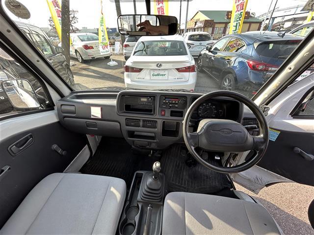 サンバートラック ＴＢ　ワンオーナー　禁煙車　ＭＴ車　４ＷＤ　純正オーディオ　エアコン　パワーステアリング　純正フロアマット　ヘッドライトレベライザー　取扱説明書　保証書（42枚目）