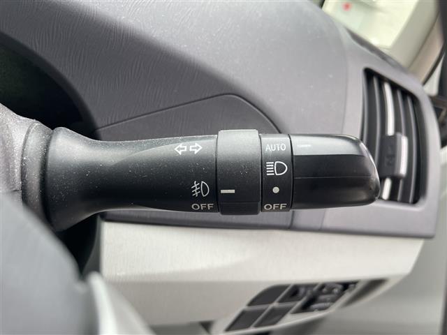 プリウス S 禁煙車 パナソニックナビ フルセグ Bluetooth バックカメラ ビルドインETC プッシュスタート/スマートキー スペアキー AUTOライト 取扱説明書 保証書(17枚目)