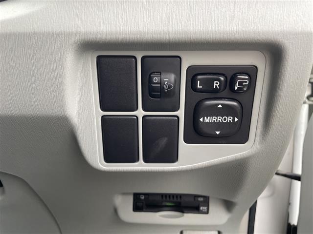 プリウス S 禁煙車 パナソニックナビ フルセグ Bluetooth バックカメラ ビルドインETC プッシュスタート/スマートキー スペアキー AUTOライト 取扱説明書 保証書(18枚目)