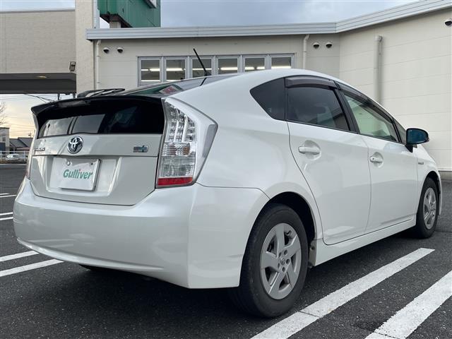 プリウス S 禁煙車 パナソニックナビ フルセグ Bluetooth バックカメラ ビルドインETC プッシュスタート/スマートキー スペアキー AUTOライト 取扱説明書 保証書(33枚目)