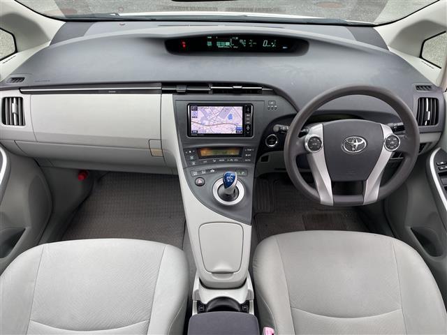 プリウス S 禁煙車 パナソニックナビ フルセグ Bluetooth バックカメラ ビルドインETC プッシュスタート/スマートキー スペアキー AUTOライト 取扱説明書 保証書(42枚目)