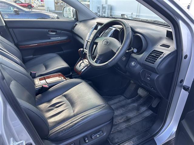 ハリアー 240G プレミアムLパッケージ ワンオーナー禁煙車社外ナビフルセグテレビETCシートヒーター黒革パワーステアリングパワーウィンドウAUTOライトAUTOエアコン純正フロアマット純正アルミホイール電挌ミラー(29枚目)