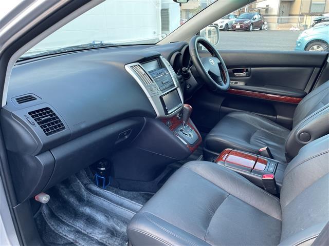 ハリアー 240G プレミアムLパッケージ ワンオーナー禁煙車社外ナビフルセグテレビETCシートヒーター黒革パワーステアリングパワーウィンドウAUTOライトAUTOエアコン純正フロアマット純正アルミホイール電挌ミラー(31枚目)