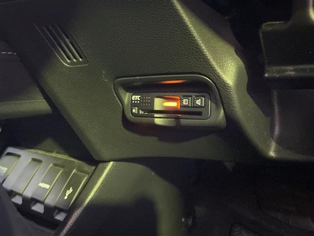 ヴェゼル ハイブリッドRS・ホンダセンシング 禁煙車純正ナビAM/FM/CD/DVD/TV/Bluetooth/TV(フルセグ)ハーフレザー黒皮シートドラレコ(前後)ETCシートヒーター(前席)ホンダセンシングパドルシフトステアリングスイッチ(3枚目)