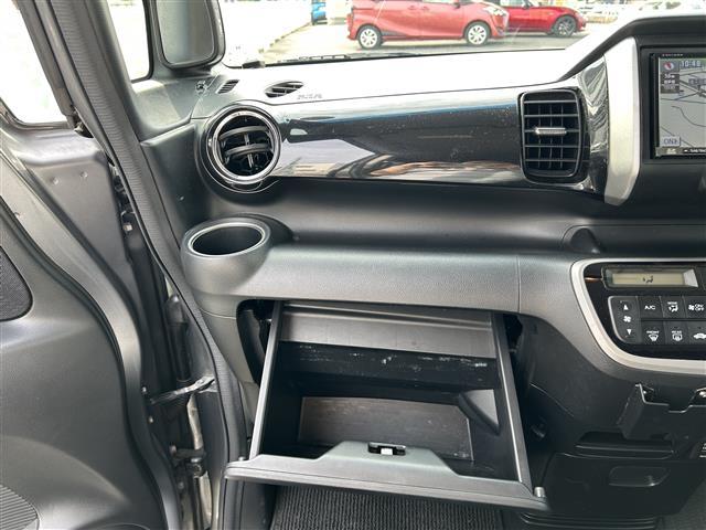 N-BOXカスタム G・ターボパッケージ ・ワンオーナー・社外ナビ・(FM/AM/CD/DVD/フルセグTV)・バックカメラ・禁煙車・両側パワースライドドア・クルーズコントロール・パドルシフト・盗難防止装置・ベンチシート・純正フロアマット(19枚目)