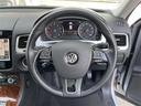 Ｖ６　ブルーモーションテクノロジー　黒革シート・純正ＨＤＤナビ・ＡＭ・ＦＭ・Ｂｌｕｅｔｏｏｔｈ・ワンセグＴＶ・全方位カメラ・ＥＴＣ・クルーズコントロール・ステアリングスイッチ・オートライト・パワーシート・シートヒーター・禁煙車（11枚目）