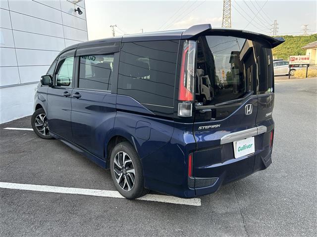 ステップワゴンスパーダ スパーダ　ホンダセンシング　純正９インチナビ（ＣＤ／ＤＶＤ／ＢＴ／フルセグ）☆バックカメラ☆フリップダウンモニター☆衝突軽減システム☆レーンアシスト☆レーダークルーズ☆ＥＴＣ☆両側パワースライドドア☆パドルシフト（6枚目）