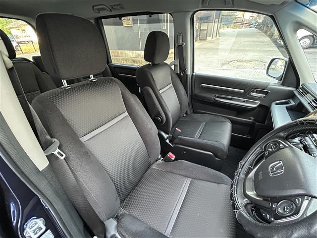 ステップワゴンスパーダ スパーダ　ホンダセンシング　純正９インチナビ（ＣＤ／ＤＶＤ／ＢＴ／フルセグ）☆バックカメラ☆フリップダウンモニター☆衝突軽減システム☆レーンアシスト☆レーダークルーズ☆ＥＴＣ☆両側パワースライドドア☆パドルシフト（20枚目）