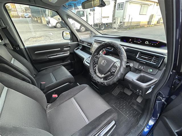 ステップワゴンスパーダ スパーダ　ホンダセンシング　純正９インチナビ（ＣＤ／ＤＶＤ／ＢＴ／フルセグ）☆バックカメラ☆フリップダウンモニター☆衝突軽減システム☆レーンアシスト☆レーダークルーズ☆ＥＴＣ☆両側パワースライドドア☆パドルシフト（21枚目）