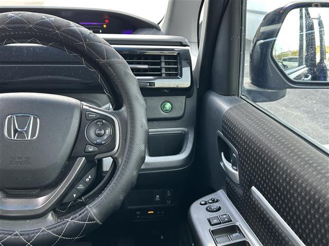 ステップワゴンスパーダ スパーダ　ホンダセンシング　純正９インチナビ（ＣＤ／ＤＶＤ／ＢＴ／フルセグ）☆バックカメラ☆フリップダウンモニター☆衝突軽減システム☆レーンアシスト☆レーダークルーズ☆ＥＴＣ☆両側パワースライドドア☆パドルシフト（22枚目）