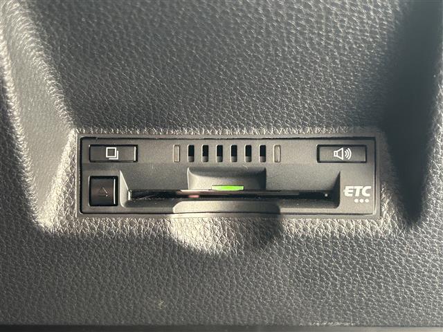 ヤリスクロス ハイブリッドZ アドベンチャー ワンオーナー☆純正ディスプレイオーディオ(Bluetooth/フルセグ)☆バックカメラ☆衝突軽減システム☆レーンアシスト☆BSM☆ACC☆ETC☆ハーフレザーシート☆パワーシート☆シートヒーター(6枚目)