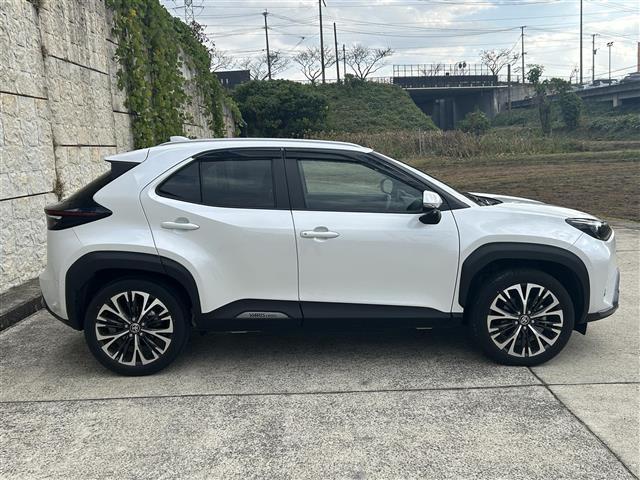 ヤリスクロス ハイブリッドZ アドベンチャー ワンオーナー☆純正ディスプレイオーディオ(Bluetooth/フルセグ)☆バックカメラ☆衝突軽減システム☆レーンアシスト☆BSM☆ACC☆ETC☆ハーフレザーシート☆パワーシート☆シートヒーター(9枚目)