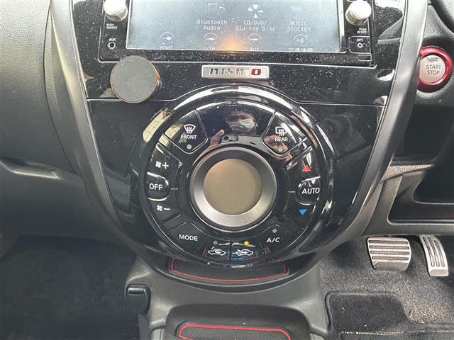 ノート ｅ－パワー　ニスモ　純正メモリナビ（ＣＤ／ＢＤ／ＢＴ／フルセグ）☆バックカメラ☆衝突軽減システム☆レーンアシスト☆オートライト☆ＥＴＣ☆スマートキー☆プッシュスタート☆電動格納ミラー☆純正１６インチＡＷ（12枚目）