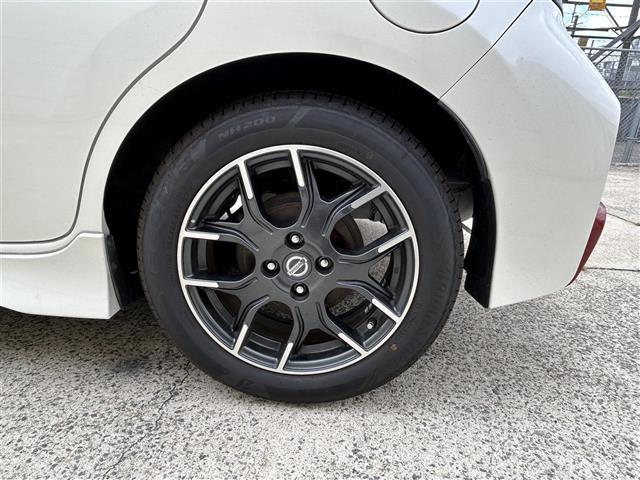 ノート ｅ－パワー　ニスモ　純正メモリナビ（ＣＤ／ＢＤ／ＢＴ／フルセグ）☆バックカメラ☆衝突軽減システム☆レーンアシスト☆オートライト☆ＥＴＣ☆スマートキー☆プッシュスタート☆電動格納ミラー☆純正１６インチＡＷ（15枚目）