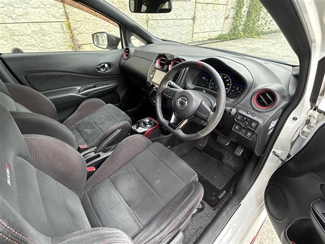 ノート ｅ－パワー　ニスモ　純正メモリナビ（ＣＤ／ＢＤ／ＢＴ／フルセグ）☆バックカメラ☆衝突軽減システム☆レーンアシスト☆オートライト☆ＥＴＣ☆スマートキー☆プッシュスタート☆電動格納ミラー☆純正１６インチＡＷ（23枚目）