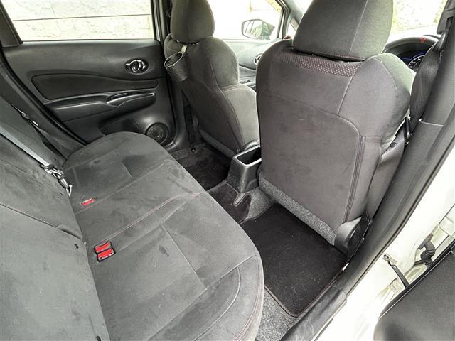 ノート ｅ－パワー　ニスモ　純正メモリナビ（ＣＤ／ＢＤ／ＢＴ／フルセグ）☆バックカメラ☆衝突軽減システム☆レーンアシスト☆オートライト☆ＥＴＣ☆スマートキー☆プッシュスタート☆電動格納ミラー☆純正１６インチＡＷ（24枚目）