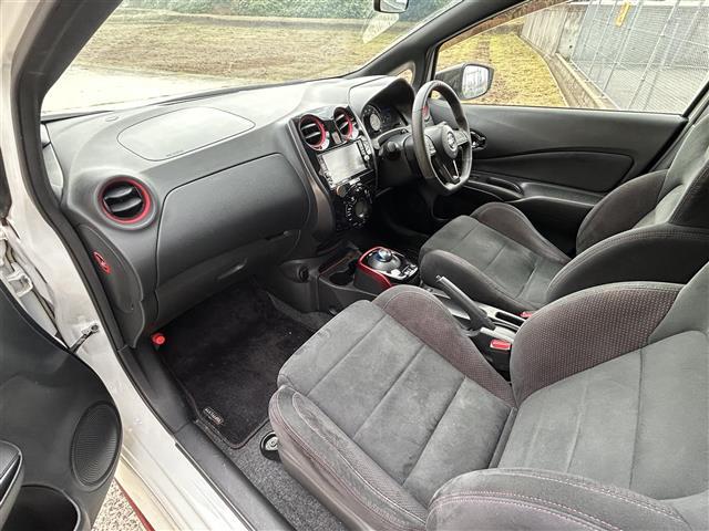 ノート ｅ－パワー　ニスモ　純正メモリナビ（ＣＤ／ＢＤ／ＢＴ／フルセグ）☆バックカメラ☆衝突軽減システム☆レーンアシスト☆オートライト☆ＥＴＣ☆スマートキー☆プッシュスタート☆電動格納ミラー☆純正１６インチＡＷ（29枚目）