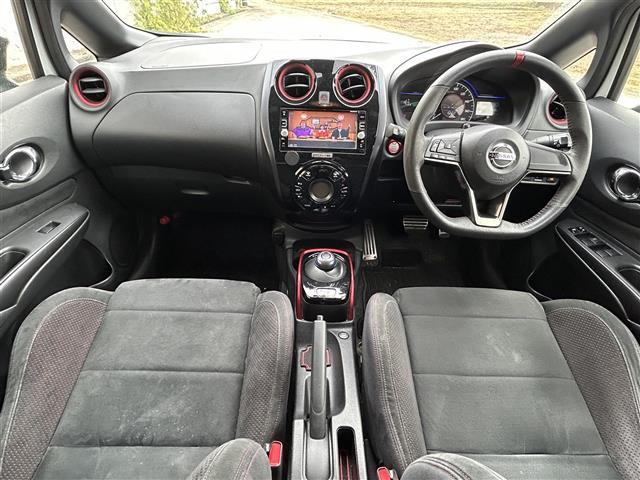 ノート ｅ－パワー　ニスモ　純正メモリナビ（ＣＤ／ＢＤ／ＢＴ／フルセグ）☆バックカメラ☆衝突軽減システム☆レーンアシスト☆オートライト☆ＥＴＣ☆スマートキー☆プッシュスタート☆電動格納ミラー☆純正１６インチＡＷ（42枚目）