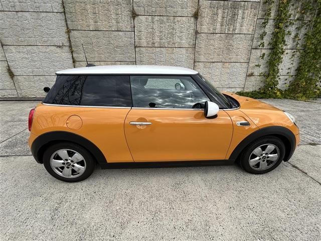 ＭＩＮＩ クーパー　純正ＨＤＤナビ（Ｂｌｕｅｔｏｏｔｈ／ＡＵＸ）☆ＥＴＣ☆アイドリングストップ☆電動格納ミラー☆プッシュスタート☆ＭＴモード☆純正１５インチＡＷ（8枚目）