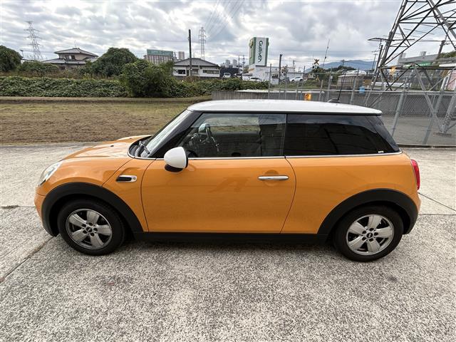 ＭＩＮＩ クーパー　純正ＨＤＤナビ（Ｂｌｕｅｔｏｏｔｈ／ＡＵＸ）☆ＥＴＣ☆アイドリングストップ☆電動格納ミラー☆プッシュスタート☆ＭＴモード☆純正１５インチＡＷ（9枚目）