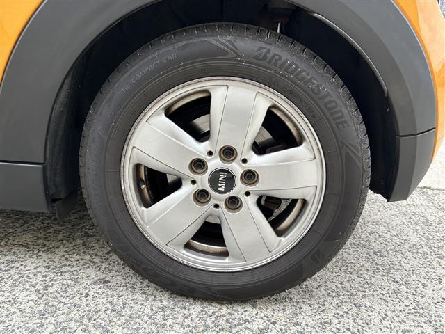 ＭＩＮＩ クーパー　純正ＨＤＤナビ（Ｂｌｕｅｔｏｏｔｈ／ＡＵＸ）☆ＥＴＣ☆アイドリングストップ☆電動格納ミラー☆プッシュスタート☆ＭＴモード☆純正１５インチＡＷ（12枚目）