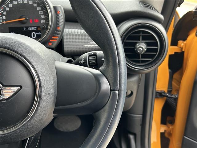 ＭＩＮＩ クーパー　純正ＨＤＤナビ（Ｂｌｕｅｔｏｏｔｈ／ＡＵＸ）☆ＥＴＣ☆アイドリングストップ☆電動格納ミラー☆プッシュスタート☆ＭＴモード☆純正１５インチＡＷ（17枚目）