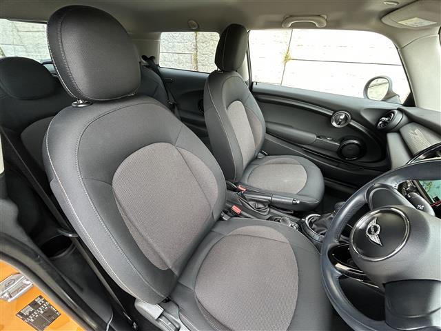 ＭＩＮＩ クーパー　純正ＨＤＤナビ（Ｂｌｕｅｔｏｏｔｈ／ＡＵＸ）☆ＥＴＣ☆アイドリングストップ☆電動格納ミラー☆プッシュスタート☆ＭＴモード☆純正１５インチＡＷ（21枚目）