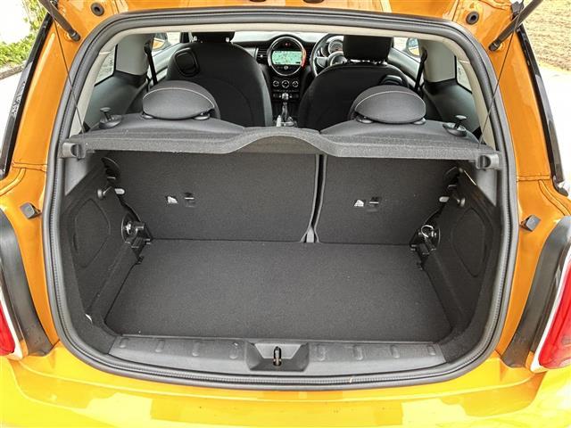 ＭＩＮＩ クーパー　純正ＨＤＤナビ（Ｂｌｕｅｔｏｏｔｈ／ＡＵＸ）☆ＥＴＣ☆アイドリングストップ☆電動格納ミラー☆プッシュスタート☆ＭＴモード☆純正１５インチＡＷ（25枚目）