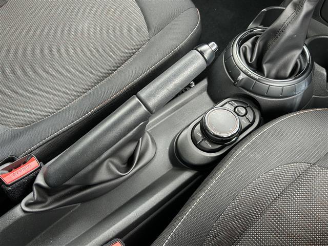 ＭＩＮＩ クーパー　純正ＨＤＤナビ（Ｂｌｕｅｔｏｏｔｈ／ＡＵＸ）☆ＥＴＣ☆アイドリングストップ☆電動格納ミラー☆プッシュスタート☆ＭＴモード☆純正１５インチＡＷ（29枚目）