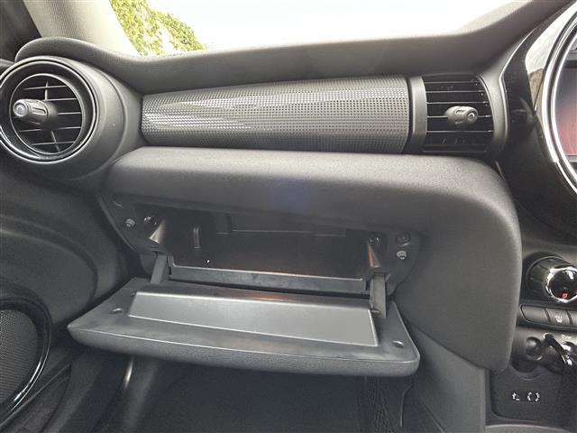 ＭＩＮＩ クーパー　純正ＨＤＤナビ（Ｂｌｕｅｔｏｏｔｈ／ＡＵＸ）☆ＥＴＣ☆アイドリングストップ☆電動格納ミラー☆プッシュスタート☆ＭＴモード☆純正１５インチＡＷ（30枚目）