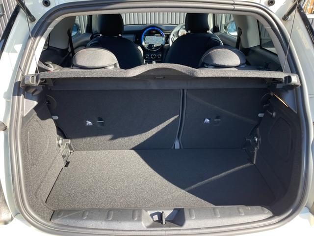 ＬＩＢＥＲＡＬＡは、輸入車選びの新たなスタイルを提案するインポート・セレクト・ブランドです。オーナー様となる方がクルマから直接感じる感性を第一にした、最良の一台との出会いをコーディネートいたします。