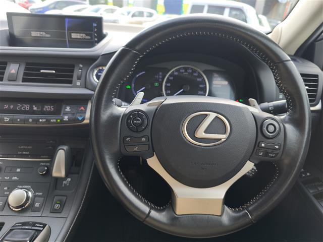 CT 200h バージョンC 後期/純正ナビ/フルTV/BT/CD/DVD/バックカメラ/レーダークルコン/衝突軽減/コーナーセンサー/レーンキープ/パドルシフト/オートLEDライト/オートハイビーム/パワーS/シートヒータ(9枚目)