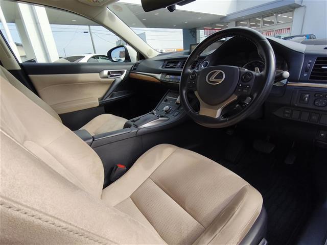 CT 200h バージョンC 後期/純正ナビ/フルTV/BT/CD/DVD/バックカメラ/レーダークルコン/衝突軽減/コーナーセンサー/レーンキープ/パドルシフト/オートLEDライト/オートハイビーム/パワーS/シートヒータ(13枚目)