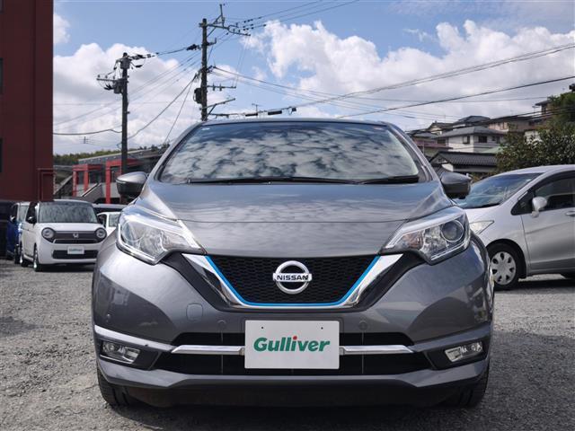 ノート ｅ－パワー　メダリスト　純正ナビ／アラウンドビューモニター／インテリジェントルームミラー／エマージェンシーブレーキ／レーンキープアシスト／踏み間違い防止／ハーフレザーシート／オートＬＥＤヘッドライト／ＥＴＣ／純正１５ＡＷ（4枚目）