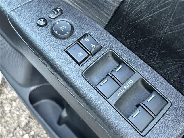 オデッセイ アブソルート・EX 純正ナビ/全方囲カメラ/バックカメラ/後席用モニター/両側パワースライドドア/クルーズコントロール/パドルシフト/アイドリングストップ/ビルトインETC/フルセグTV/Bluetooth/CD/DVD(32枚目)